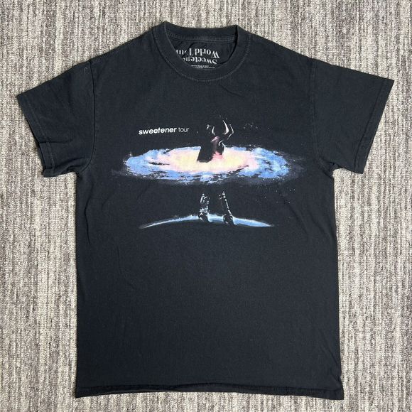 Ariana Grande T Shirt Small Sweetener World Tour 2019 Short Sleeve Black - Picture 1 of 8